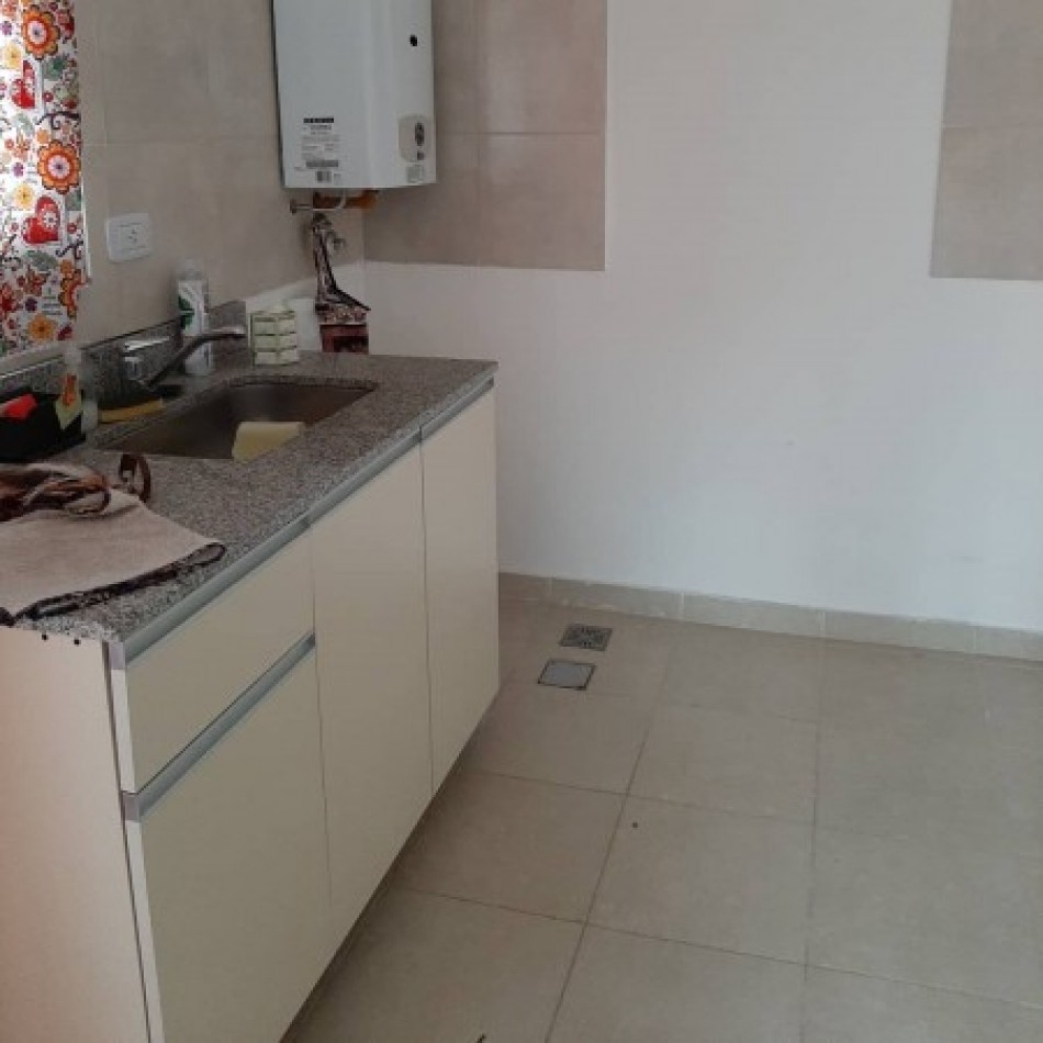 VENDEMOS DPTO DE 1 DORMITORIO CON COCHERA CALLE SALTA 849