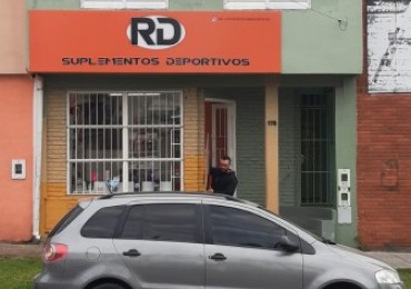 VENTA - PROPIEDAD CON LOCAL AL FRENTE Y CASA DE 2 HABITACIONES CON PATIO - AV. CHURRUARIN 175
